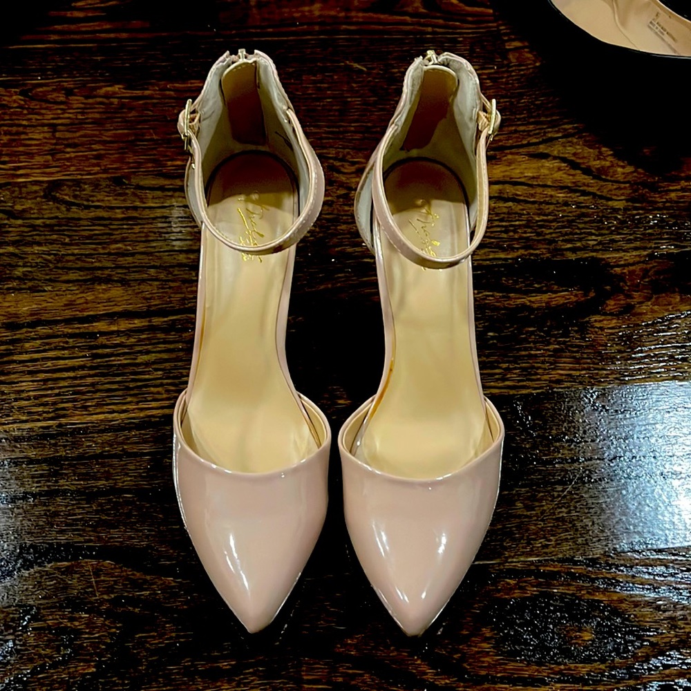Adorable Thalia Sodi kitten heels!